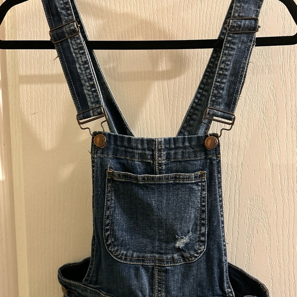 Overalls, Dollhouse size 5 denim distressed junior/teens stretch, material, EUC - Picture 4 of 12